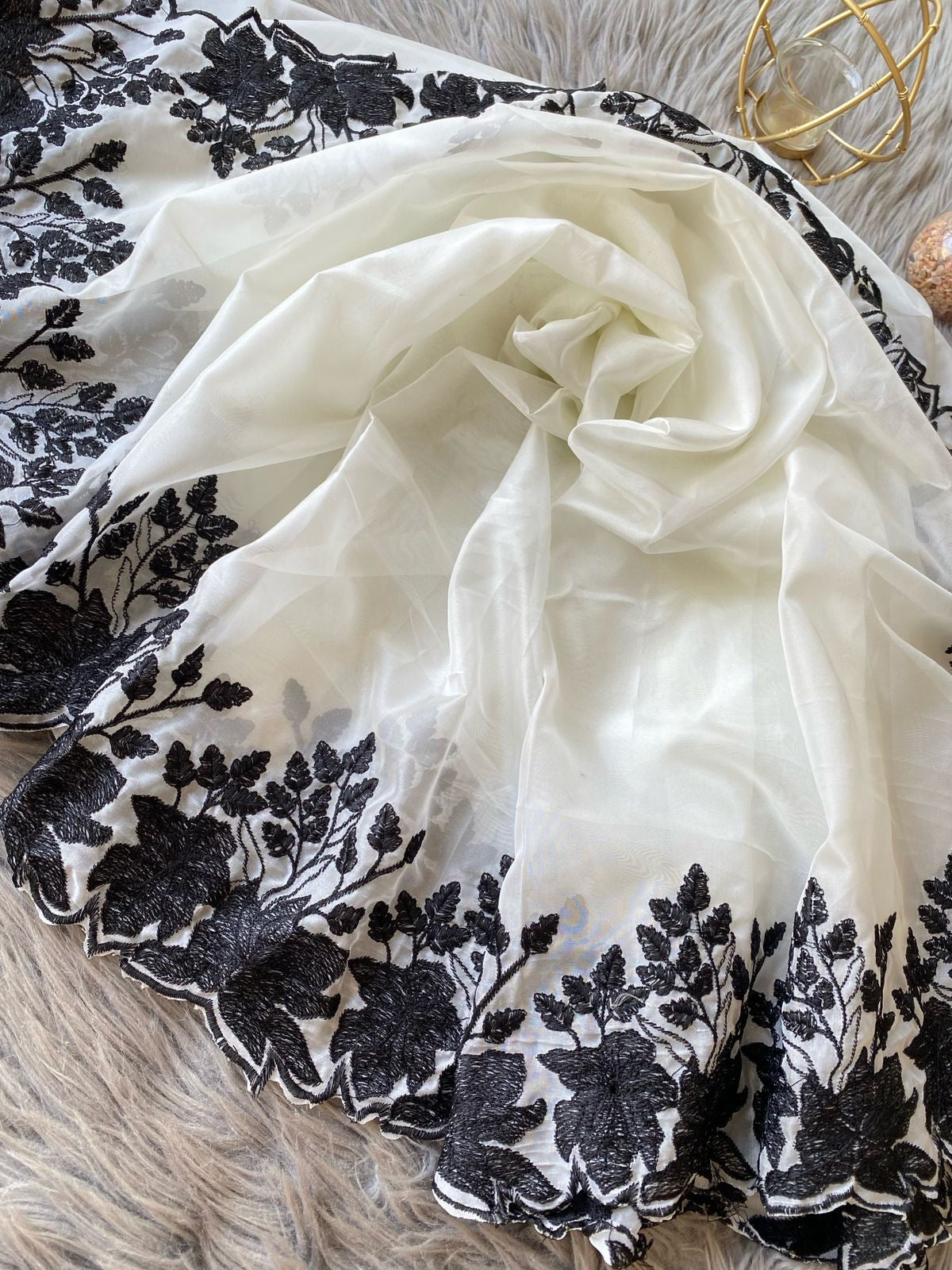 Ivory Organza Saree with Black Floral Scalloped Border🤍