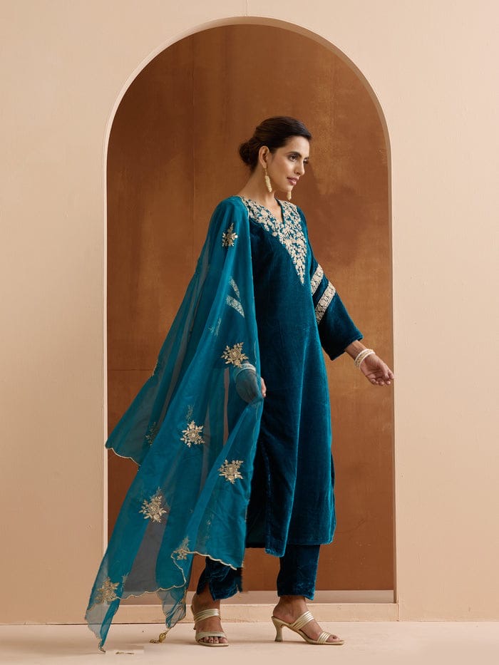 Teal Velvet Embroidered Straight Kurta Set With Straight Bottom And Scalloped Dupatta