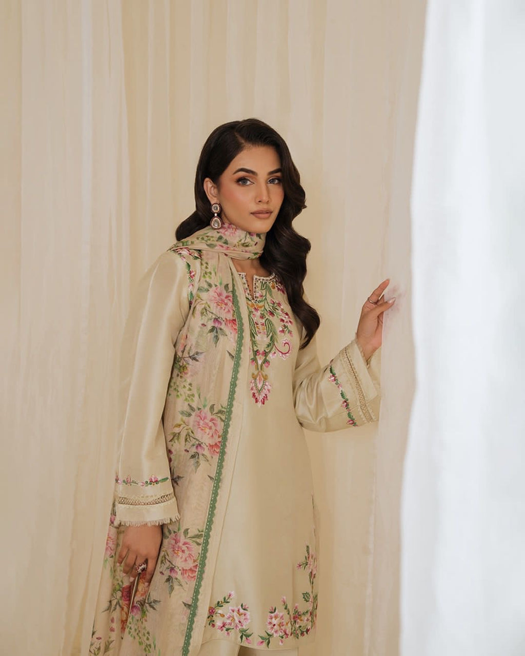 ✨ Cream Floral Embroidered Kurta Set with Farshi Palazzo & Dupatta✨
